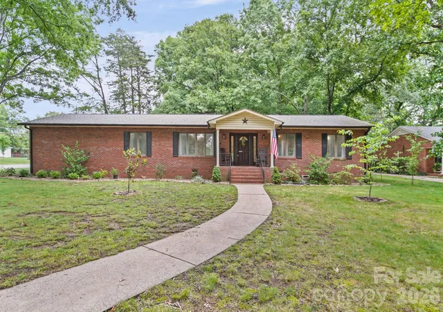 Photo 2 of Single family home for sale at 406 S Magnolia St, Mooresville, NC 28115 | MLS# 4392221 | Listing updated on 2026-07-27