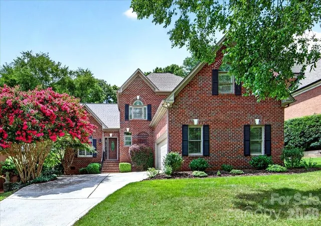 Photo 2 of Single family home for sale at 6784 Lynrose Ct, Charlotte, NC 28226 | MLS# 4392258 | Listing updated on 2026-08-23