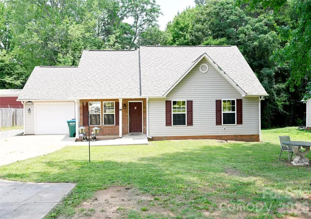 Photo 1 of Single family home for sale at 13415 Phillips Rd, Matthews, NC 28105 | MLS# 4392259 | Listing updated on 2026-09-29