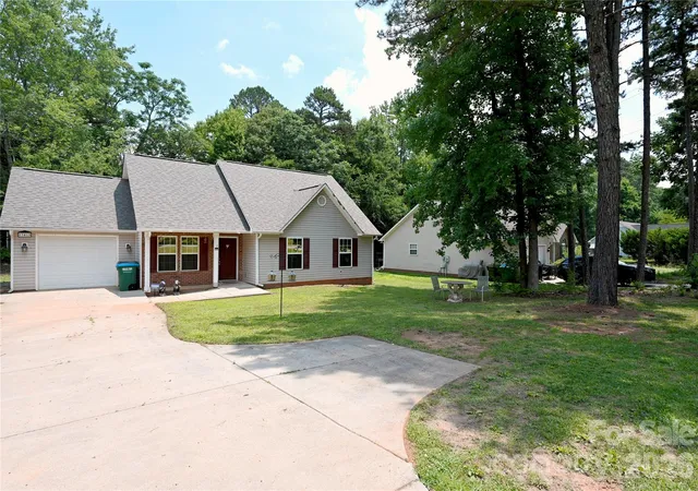 Photo 3 of Single family home for sale at 13415 Phillips Rd, Matthews, NC 28105 | MLS# 4392259 | Listing updated on 2026-09-29