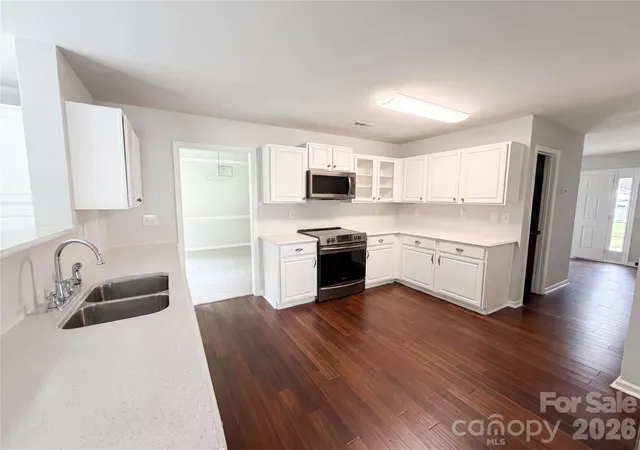 Photo 1 of Single family home for sale at 4024 Fifendrum Ln, Charlotte, NC 28216 | MLS# 4392269 | Listing updated on 2026-10-01