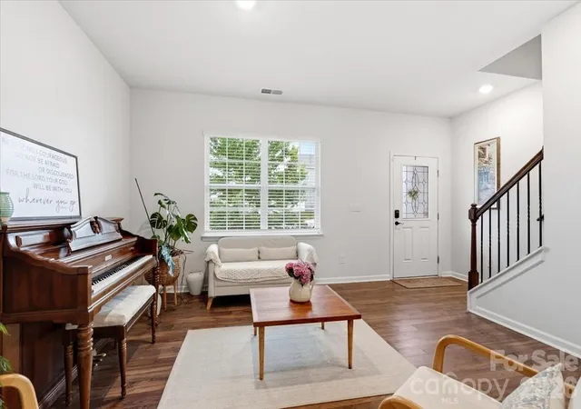 Photo 4 of Single family home for sale at 8022 Rowling Dr, Charlotte, NC 28215 | MLS# 4392277 | Listing updated on 2026-09-03