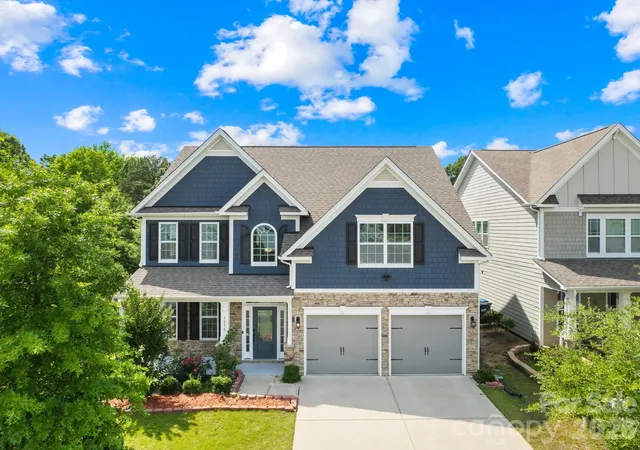 Photo 3 of Single family home for sale at 1518 Fieldwood Dr, Fort Mill, SC 29708 | MLS# 4392282 | Listing updated on 2026-08-27