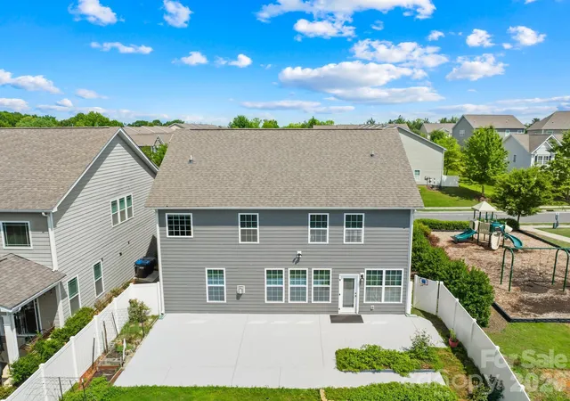 Photo 4 of Single family home for sale at 1518 Fieldwood Dr, Fort Mill, SC 29708 | MLS# 4392282 | Listing updated on 2026-08-27