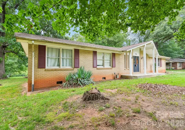 Photo 2 of Single family home for sale at 2130 23rd Street Pl Ne, Hickory, NC 28601 | MLS# 4392290 | Listing updated on 2026-09-21