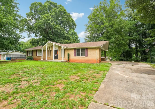 Photo 3 of Single family home for sale at 2130 23rd Street Pl Ne, Hickory, NC 28601 | MLS# 4392290 | Listing updated on 2026-09-21
