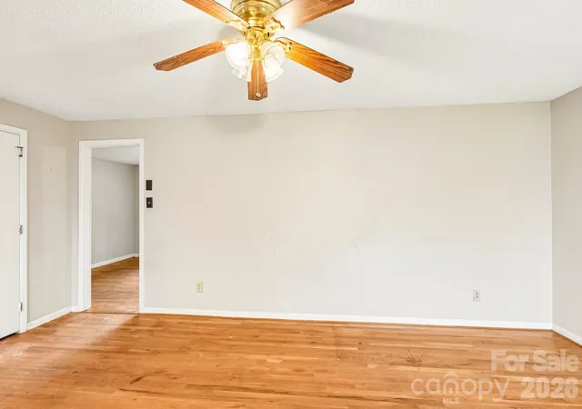 Photo 3 of Single Family Residence at 2130 23rd Street Pl NE, Hickory, NC 28601 | MLS# 4392290 | | Sold on 2026-10-08