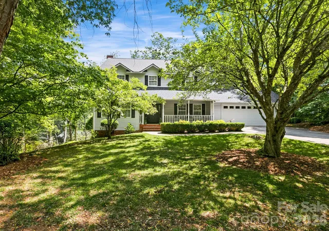 Photo 2 of Single family home for sale at 302 Shadecrest Ln, Mills River, NC 28759 | MLS# 4392310 | Listing updated on 2026-09-22