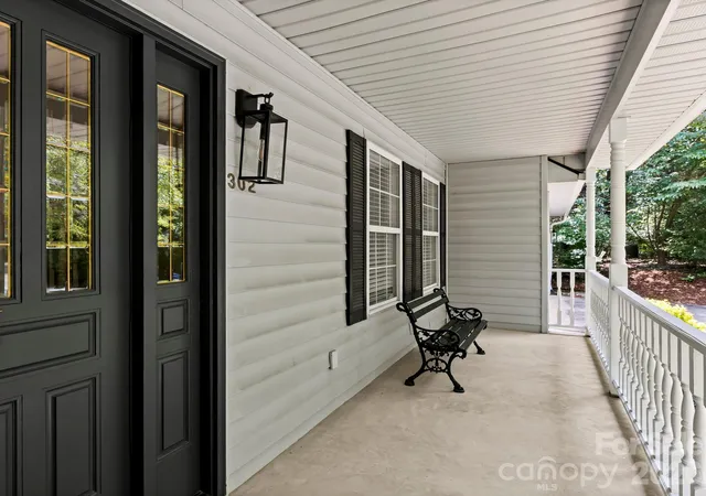 Photo 3 of Single family home for sale at 302 Shadecrest Ln, Mills River, NC 28759 | MLS# 4392310 | Listing updated on 2026-09-22