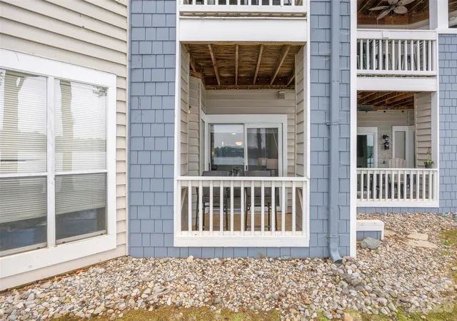 Photo 3 of Condo for sale at 907 Southwest Dr, Davidson, NC 28036 | MLS# 4392317 | Listing updated on 2026-09-30