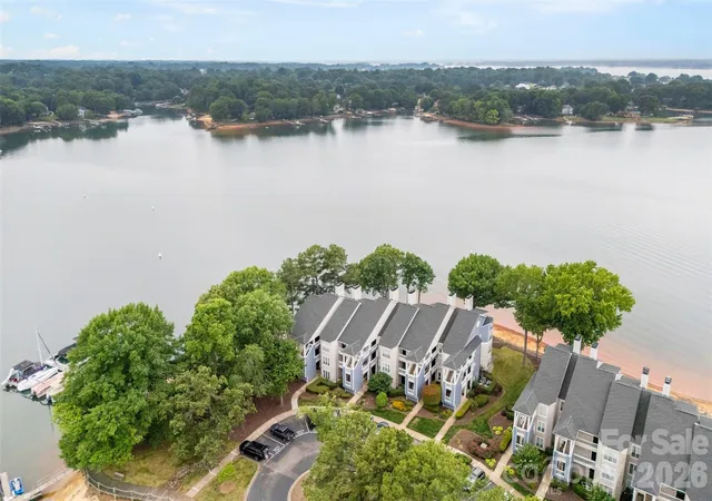 Listing Photo 4 - Condo for sale in building located at 907 Sw Dr, Davidson, NC 28036