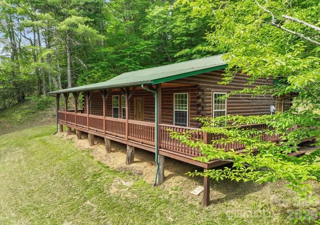 Homes for sale in Green Mountain, NC | 439 Upper Pig Pen Rd, Green Mountain, NC 28740 | MLS# 4392353