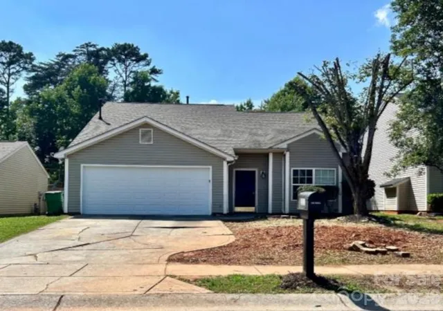 Photo 1 of Sale Pending at 821 Lakehill Rd, Charlotte, NC 28214 | MLS# 4392404 | Listing updated on 2026-09-21