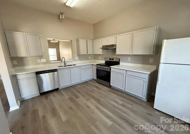 Photo 3 of Sale Pending at 821 Lakehill Rd, Charlotte, NC 28214 | MLS# 4392404 | Listing updated on 2026-09-21