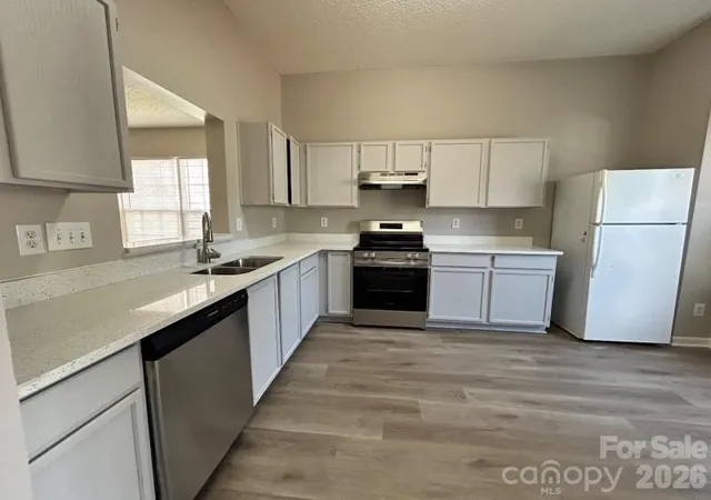 Photo 4 of Sale Pending at 821 Lakehill Rd, Charlotte, NC 28214 | MLS# 4392404 | Listing updated on 2026-09-21