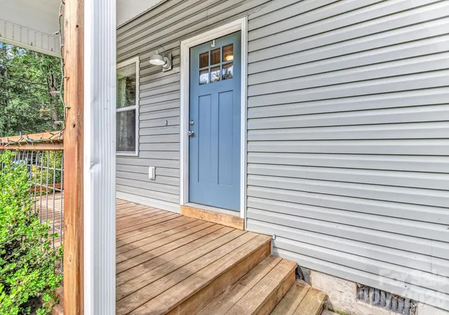 Photo 3 of Single family home for sale at 330 Old County Home Rd, Asheville, NC 28806 | MLS# 4392408 | Listing updated on 2026-10-04