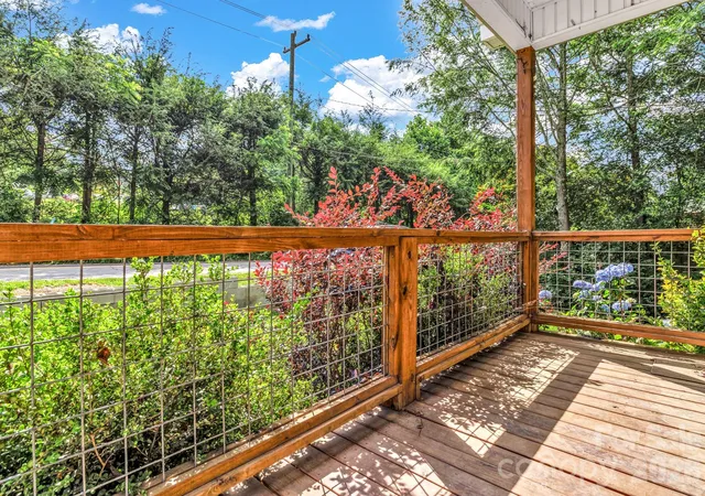 Photo 4 of Single family home for sale at 330 Old County Home Rd, Asheville, NC 28806 | MLS# 4392408 | Listing updated on 2026-10-04