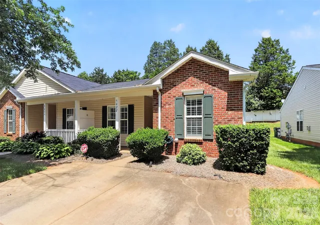 Photo 1 of Townhouse for sale at 5422 Harris Cvs Dr, Charlotte, NC 28269 | MLS# 4392419 | Listing updated on 2026-07-26