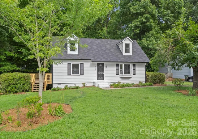 Photo 3 of Single family home for sale at 711 King Arthur Dr, Gastonia, NC 28056 | MLS# 4392426 | Listing updated on 2026-09-21