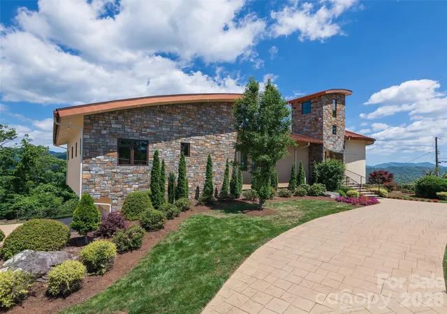 Photo 2 of Single family home for sale at 95 Horizon Hl Rd, Asheville, NC 28804 | MLS# 4392432 | Listing updated on 2026-10-06