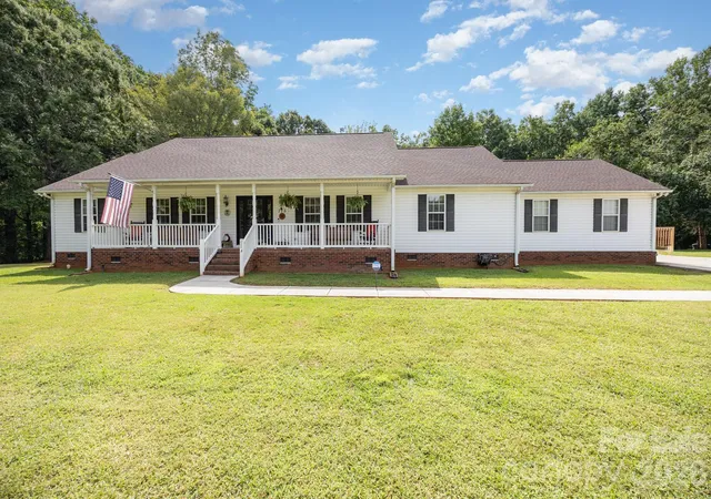 Photo 1 of Single family home for sale at 715 Candlewick Dr, Salisbury, NC 28147 | MLS# 4392460 | Listing updated on 2026-07-01