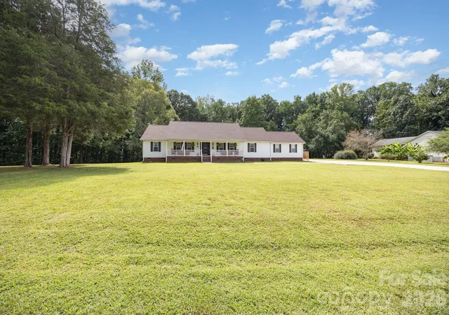 Photo 2 of Single family home for sale at 715 Candlewick Dr, Salisbury, NC 28147 | MLS# 4392460 | Listing updated on 2026-07-01