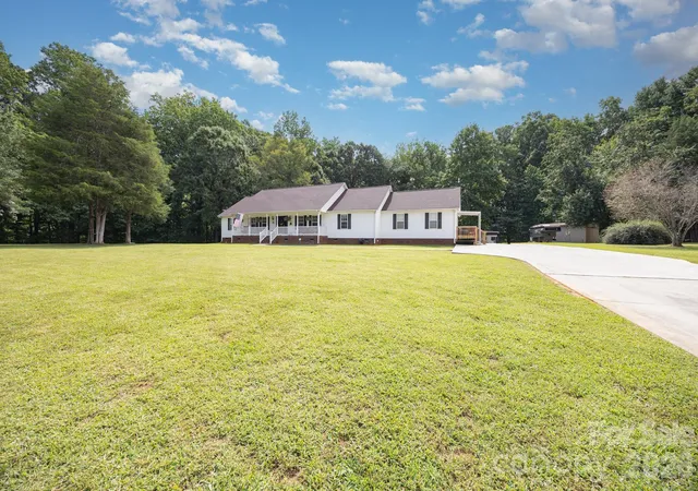 Photo 3 of Single family home for sale at 715 Candlewick Dr, Salisbury, NC 28147 | MLS# 4392460 | Listing updated on 2026-07-01