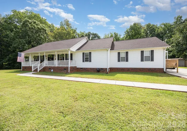 Photo 3 of Single family home for sale at 715 Candlewick Dr, Salisbury, NC 28147 | MLS# 4392460 | Listing updated on 2026-07-01