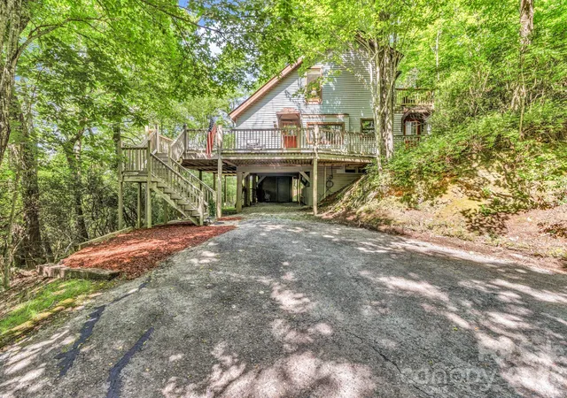 Homes for sale in Brevard, NC | 571 Tsisqua Cir, Brevard, NC 28712 | MLS# 4392481