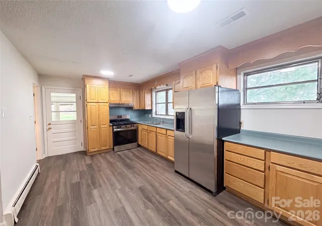 Photo 2 of Single family home for sale at 1580 W Cloaninger Ave, Statesville, NC 28625 | MLS# 4392487 | Listing updated on 2026-10-12