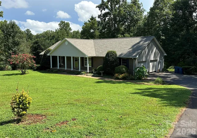 1st image of 1724 Wellington Ave, Newton, NC 28658 | MLS# 4392488