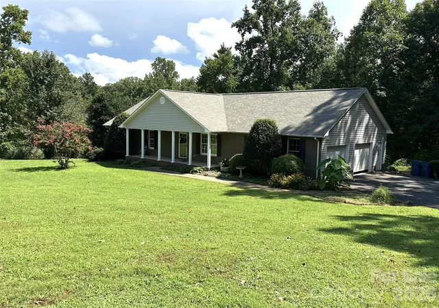 5th image of 1724 Wellington Ave, Newton, NC 28658 | MLS# 4392488