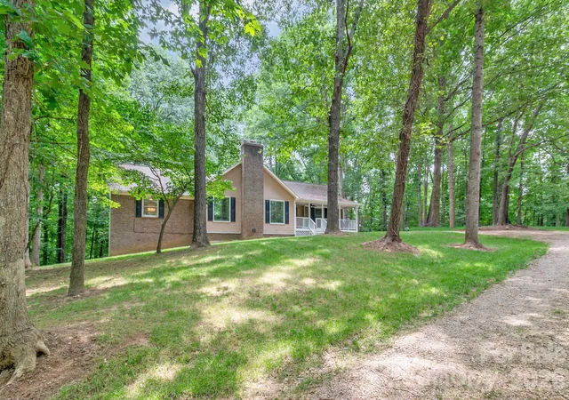 Photo 3 of Single family home for sale at 9205 Richardson King Rd, Waxhaw, NC 28173 | MLS# 4392497 | Listing updated on 2026-10-06