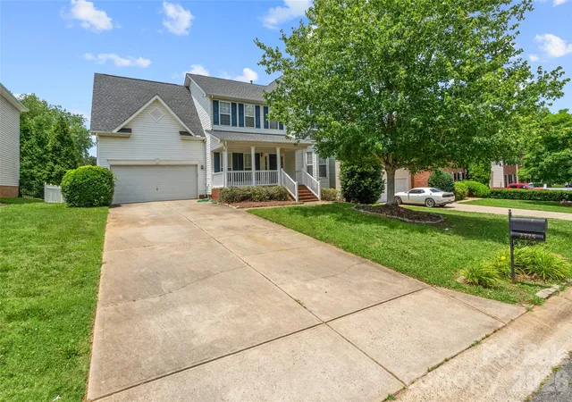 Photo 2 of Single family home for sale at 2725 Billings Park Dr, Charlotte, NC 28213 | MLS# 4392568 | Listing updated on 2026-09-30