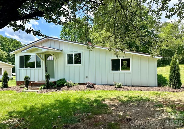 Homes for sale in Newton, NC | 908 E 1st St, Newton, NC 28658 | MLS# 4392573