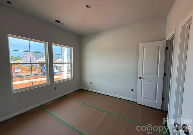 Photo 2 of Single family home for sale at 4017 Juno Dr, Charlotte, NC 28215 | MLS# 4392598 | Listing updated on 2026-09-28
