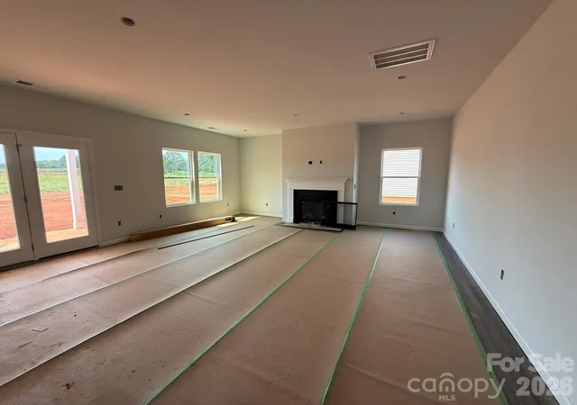 Photo 4 of Single family home for sale at 4017 Juno Dr, Charlotte, NC 28215 | MLS# 4392598 | Listing updated on 2026-09-28