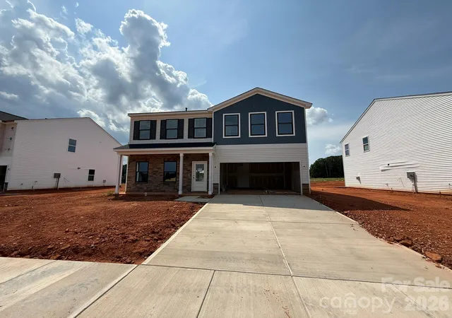Photo 1 of Single family home for sale at 4021 Juno Dr, Charlotte, NC 28215 | MLS# 4392670 | Listing updated on 2026-09-28
