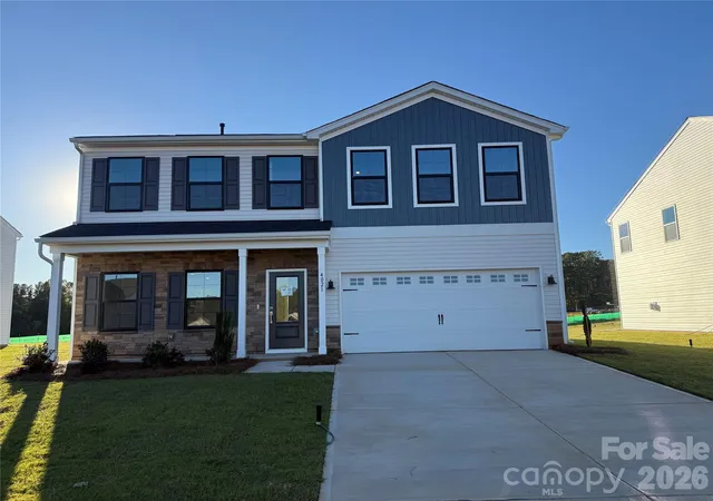 Photo 1 of Single family home for sale at 4021 Juno Dr, Charlotte, NC 28215 | MLS# 4392670 | Listing updated on 2026-10-30