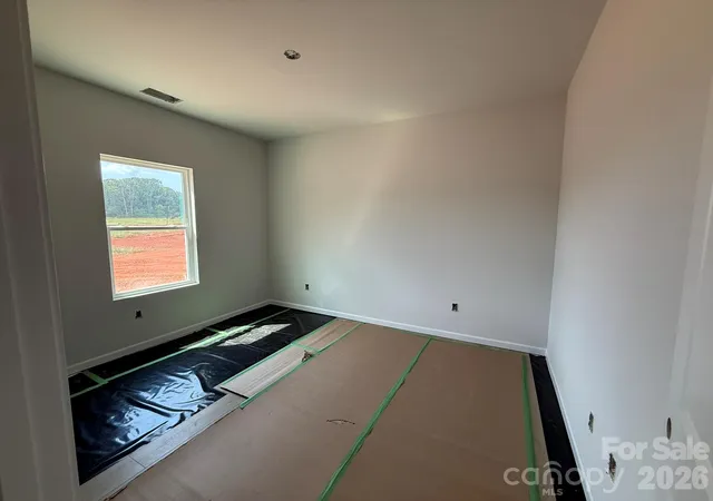 Photo 4 of Single family home for sale at 4021 Juno Dr, Charlotte, NC 28215 | MLS# 4392670 | Listing updated on 2026-09-28