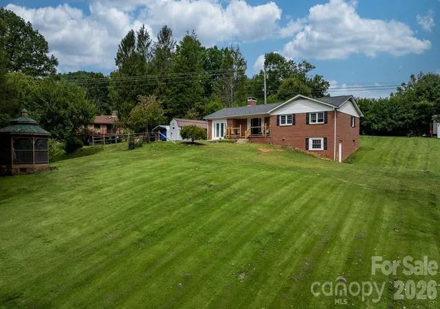 Photo 1 of Single family home for sale at 35 Glendale Dr, Spruce Pine, NC 28777 | MLS# 4392676 | Listing updated on 2026-09-03