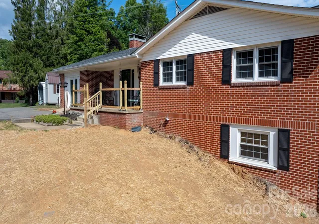 Homes for sale in Spruce Pine, NC | 35 Glendale Dr, Spruce Pine, NC 28777 | MLS# 4392676