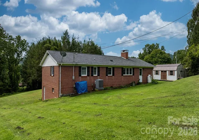 Photo 4 of Single family home for sale at 35 Glendale Dr, Spruce Pine, NC 28777 | MLS# 4392676 | Listing updated on 2026-09-03
