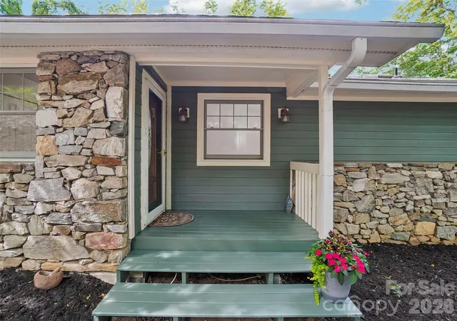 2nd image of 10 Chestnut Top Cir, Mills River, NC 28759 | MLS# 4392677