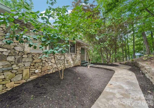 4th image of 10 Chestnut Top Cir, Mills River, NC 28759 | MLS# 4392677