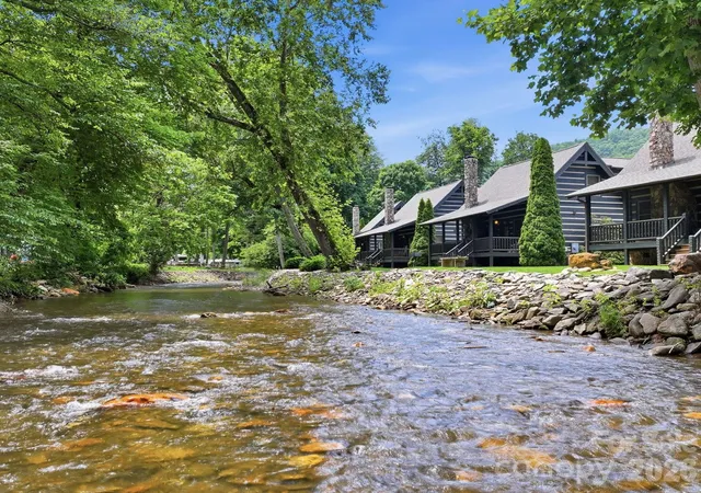 Photo 4 of Single family home for sale at 17 Rachels Cir, Maggie Valley, NC 28751 | MLS# 4392679 | Listing updated on 2026-09-03
