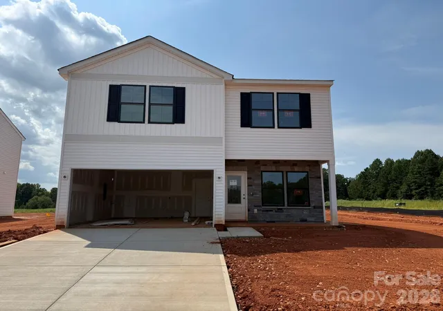 Photo 1 of Single family home for sale at 4025 Juno Dr, Charlotte, NC 28215 | MLS# 4392685 | Listing updated on 2026-09-28