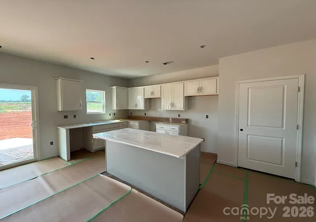 Photo 3 of Single family home for sale at 4025 Juno Dr, Charlotte, NC 28215 | MLS# 4392685 | Listing updated on 2026-09-28