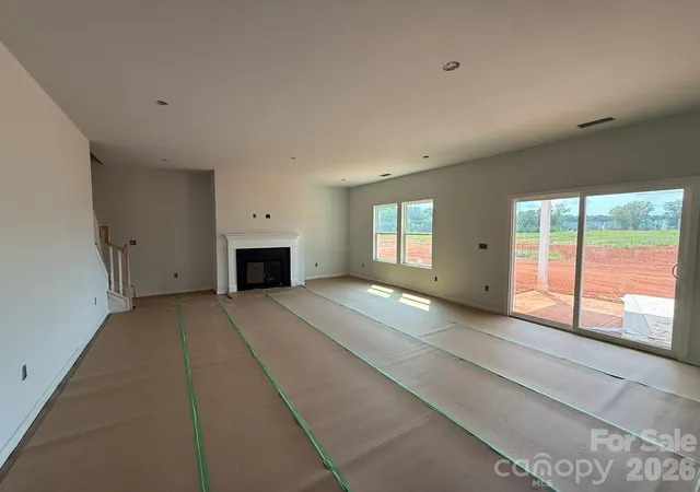 Photo 3 of Single family home for sale at 4025 Juno Dr, Charlotte, NC 28215 | MLS# 4392685 | Listing updated on 2026-09-28