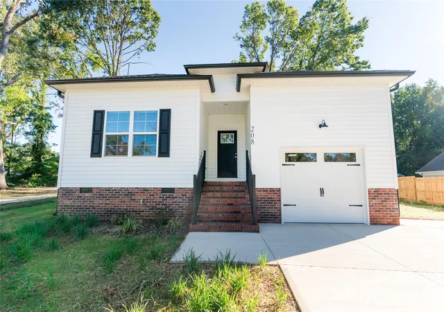 Photo 1 of Single family home for sale at 208 E 15th Street, Salisbury, NC 28144 | MLS# 4392722 | Listing updated on 2026-10-14
